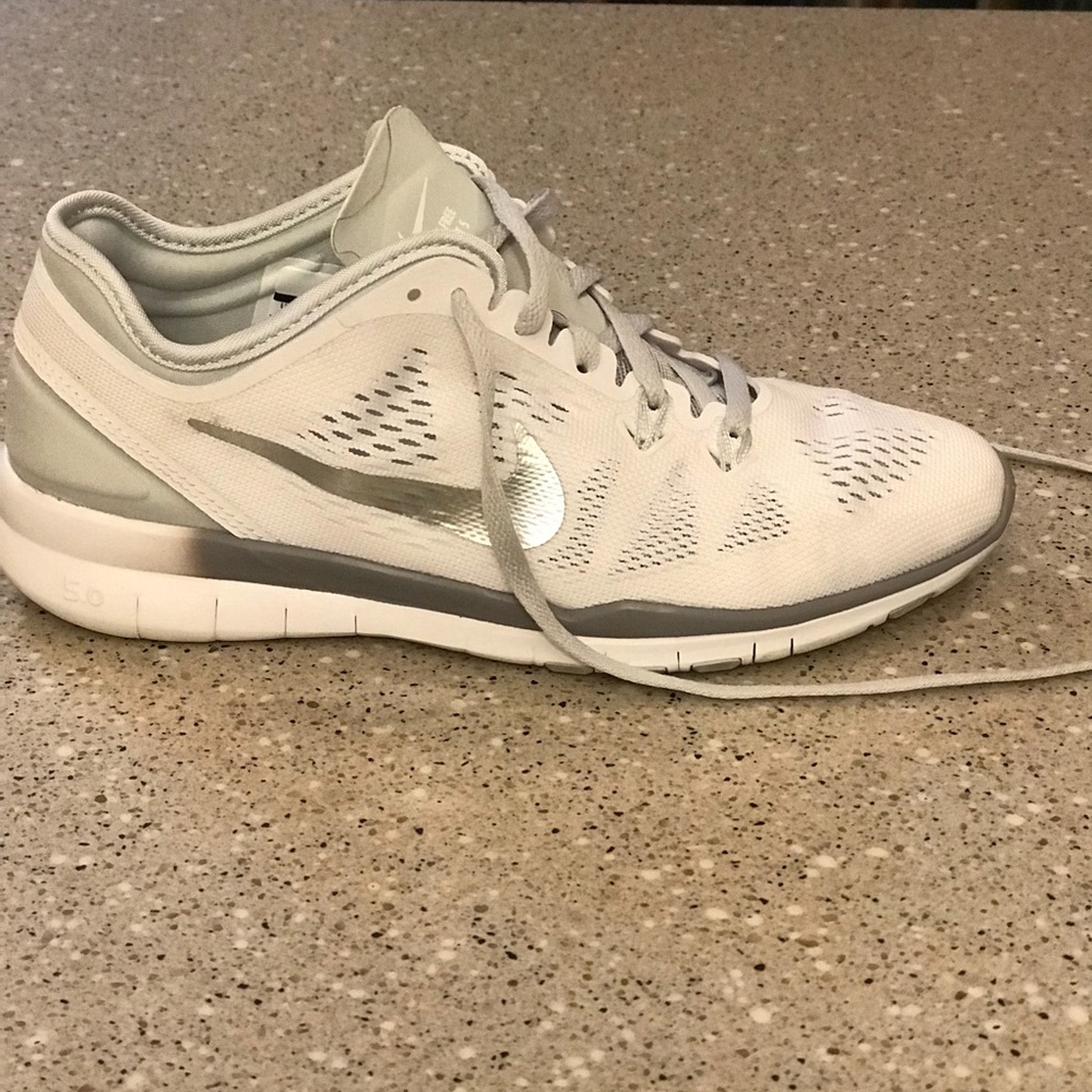 White Nike Free TR Fit 5